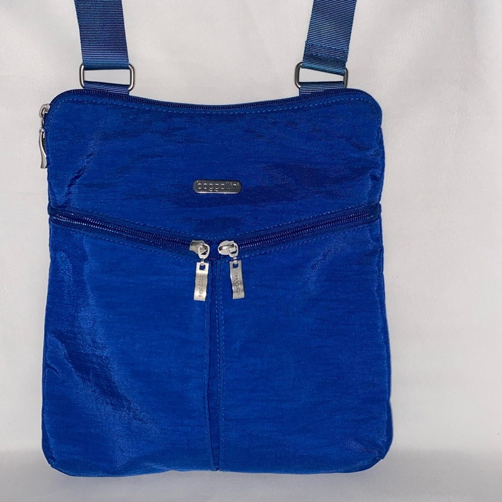 BAGGILLIN✨DARK BLUE✨CROSSBODY✨PURSE/BAG✨ZIPPERED TOP✨11”(H) x10”(W)✨55” STRAP✨